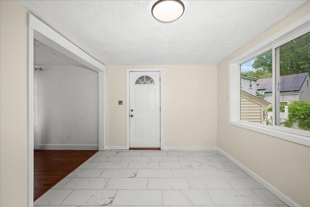 6 Oakwood Ave, Auburn, MA 01501