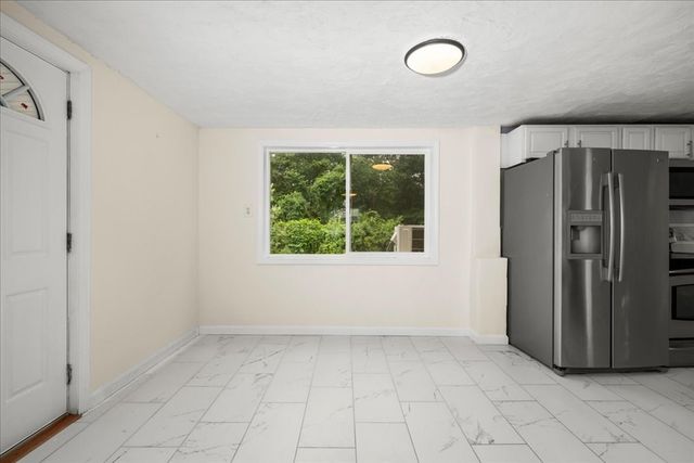 6 Oakwood Ave, Auburn, MA 01501