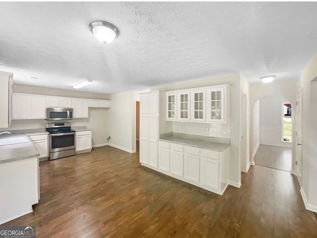 834 Winding Grove Lane, Loganville, GA 30052