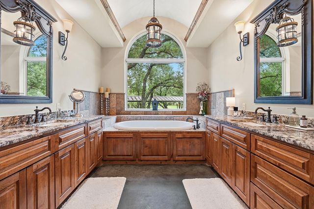 1550 Trebled Waters TRL, Driftwood, TX 78619