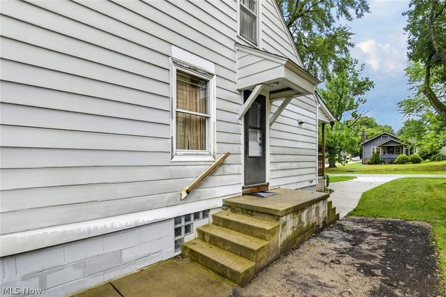 2196 Renwick Drive, Poland, OH 44514