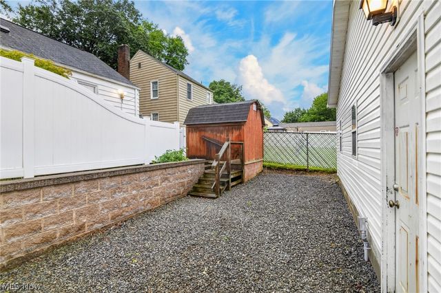 2196 Renwick Drive, Poland, OH 44514