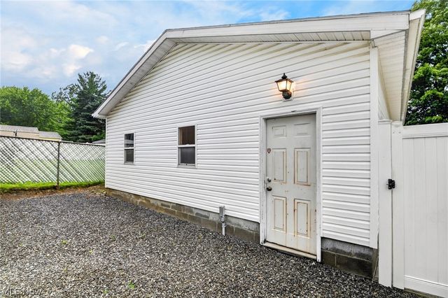 2196 Renwick Drive, Poland, OH 44514