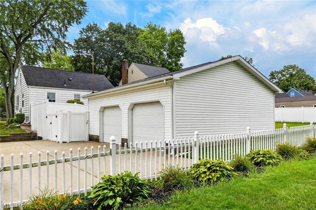 2196 Renwick Drive, Poland, OH 44514