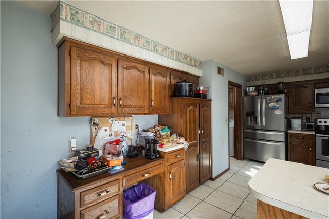 601 E 107th Terrace, Kansas City, MO 64114