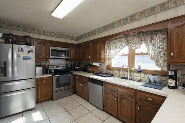 601 E 107th Terrace, Kansas City, MO 64114