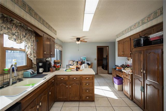 601 E 107th Terrace, Kansas City, MO 64114