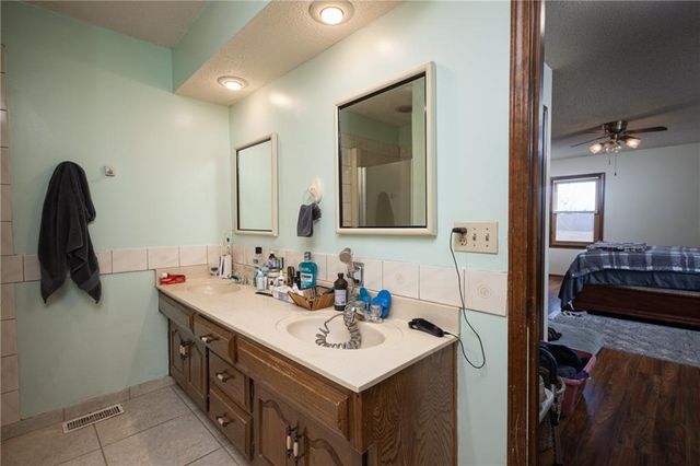 601 E 107th Terrace, Kansas City, MO 64114