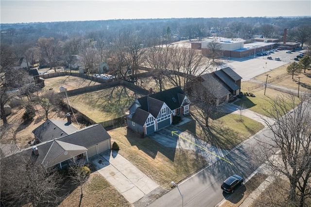 601 E 107th Terrace, Kansas City, MO 64114