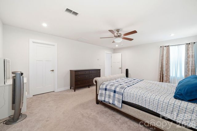 10129 Harvest Gold Drive, Charlotte, NC 28215