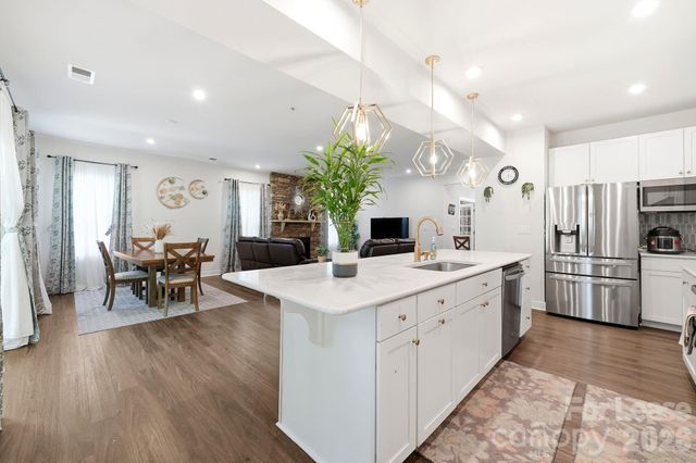 10129 Harvest Gold Drive, Charlotte, NC 28215