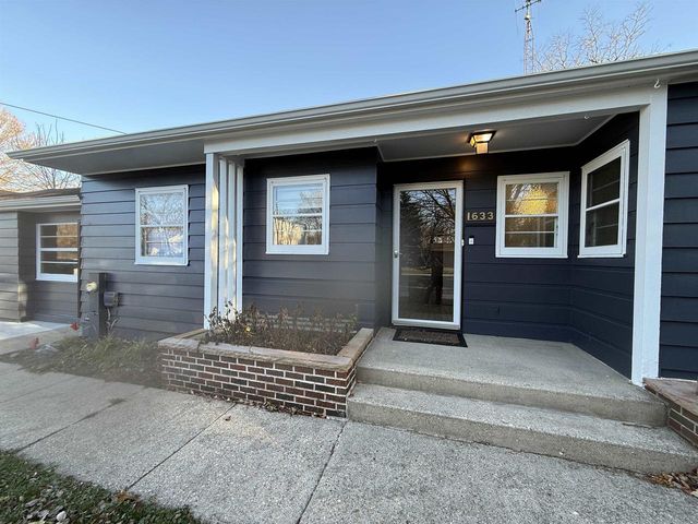 1633 Crescent Drive, Beloit, WI 53511