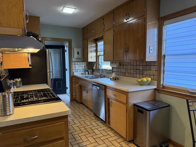 1633 Crescent Drive, Beloit, WI 53511