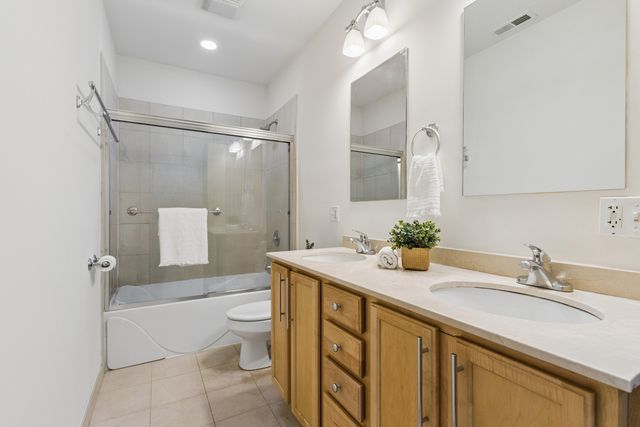 1152 W Roscoe Street 1W, Chicago, IL 60657