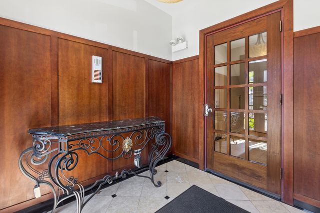 1152 W Roscoe Street 1W, Chicago, IL 60657