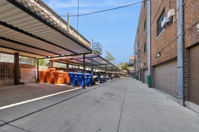 1152 W Roscoe Street 1W, Chicago, IL 60657