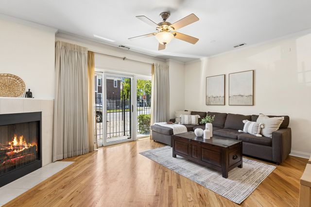 1152 W Roscoe Street 1W, Chicago, IL 60657