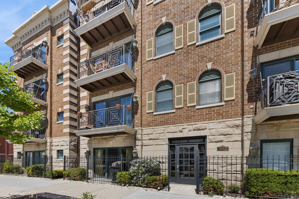 1152 W Roscoe Street 1W, Chicago, IL 60657