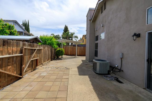 3817 Wilkesboro Ave, Modesto, CA 95357