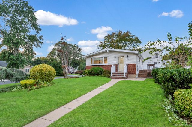 423 Westview Avenue, Deer Park, NY 11729