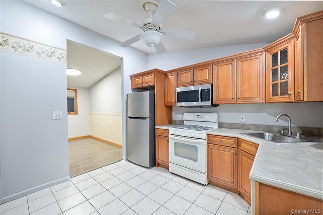 423 Westview Avenue, Deer Park, NY 11729