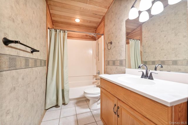 423 Westview Avenue, Deer Park, NY 11729