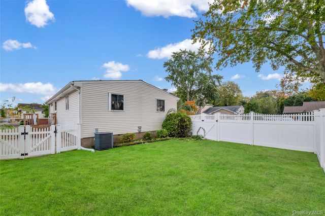 423 Westview Avenue, Deer Park, NY 11729