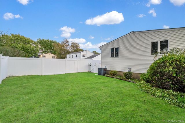 423 Westview Avenue, Deer Park, NY 11729