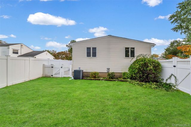 423 Westview Avenue, Deer Park, NY 11729