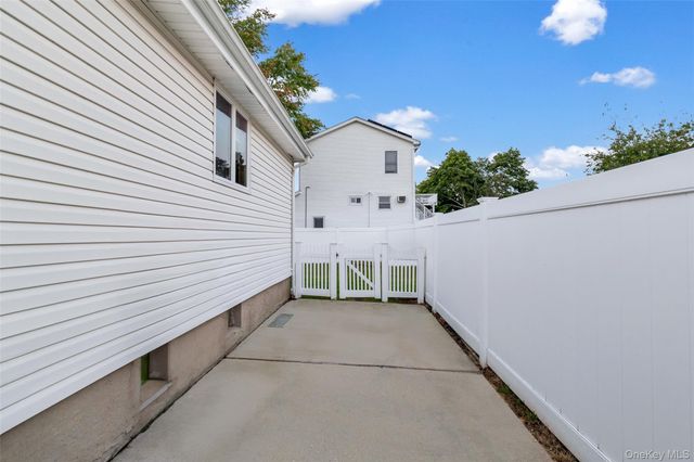 423 Westview Avenue, Deer Park, NY 11729