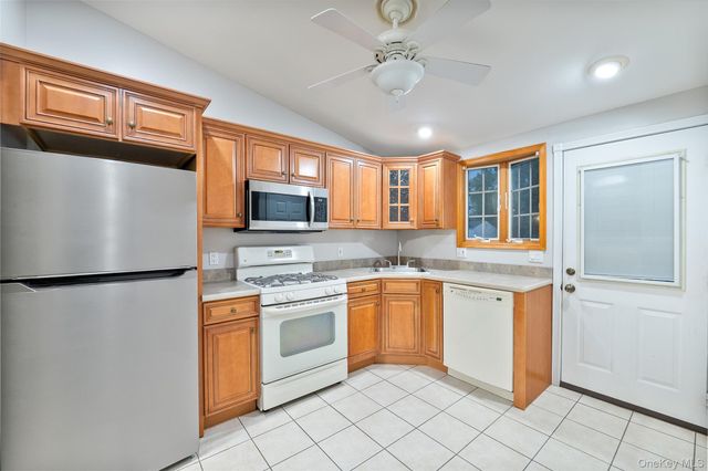 423 Westview Avenue, Deer Park, NY 11729