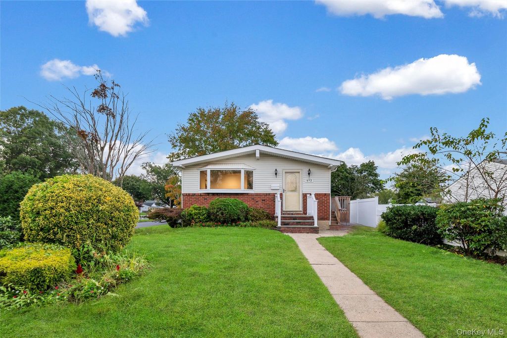 423 Westview Avenue, Deer Park, NY 11729 — exterior