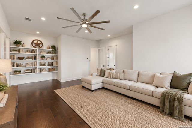 321 Bentwood, Spring Branch, TX 78070