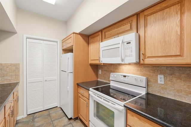 2025 Augusta Drive 605, Houston, TX 77057
