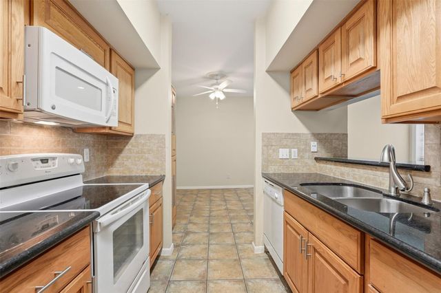 2025 Augusta Drive 605, Houston, TX 77057