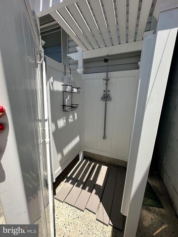 12 N SWARTHMORE AVE, Ventnor City, NJ 08406