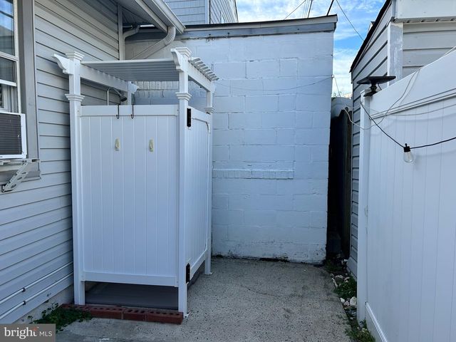 12 N SWARTHMORE AVE, Ventnor City, NJ 08406