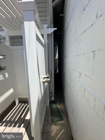 12 N SWARTHMORE AVE, Ventnor City, NJ 08406