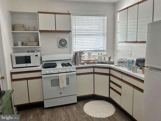 12 N SWARTHMORE AVE, Ventnor City, NJ 08406