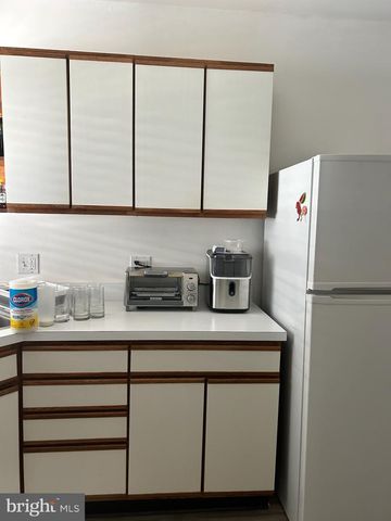 12 N SWARTHMORE AVE, Ventnor City, NJ 08406