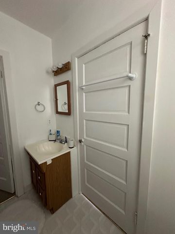 12 N SWARTHMORE AVE, Ventnor City, NJ 08406