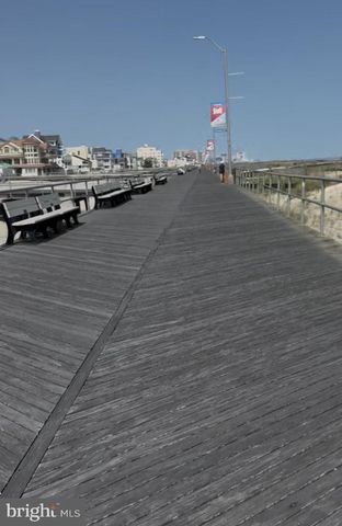 12 N SWARTHMORE AVE, Ventnor City, NJ 08406