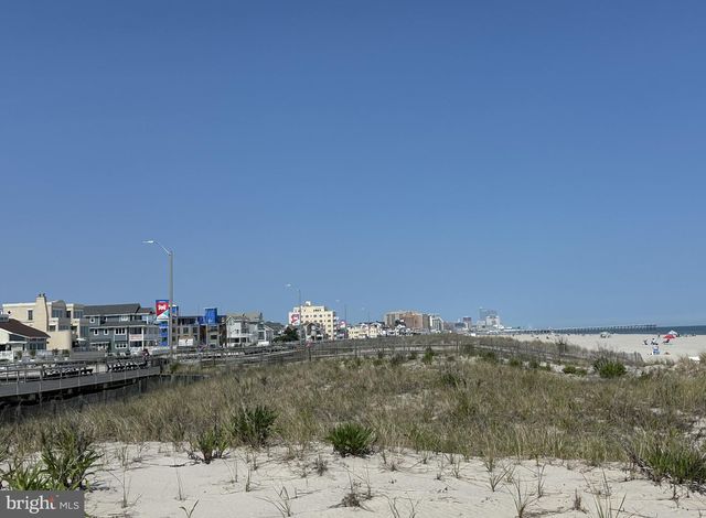 12 N SWARTHMORE AVE, Ventnor City, NJ 08406