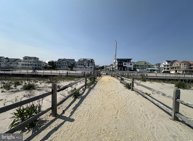 12 N SWARTHMORE AVE, Ventnor City, NJ 08406