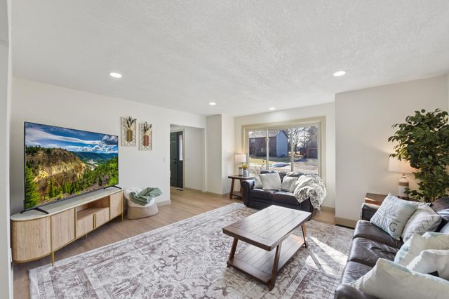 3233 Churchill Court, Woodbury, MN 55125