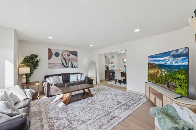 3233 Churchill Court, Woodbury, MN 55125