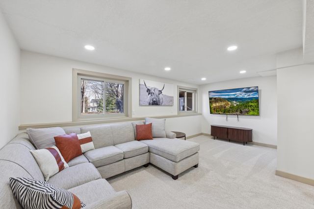 3233 Churchill Court, Woodbury, MN 55125