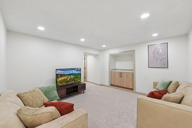 3233 Churchill Court, Woodbury, MN 55125