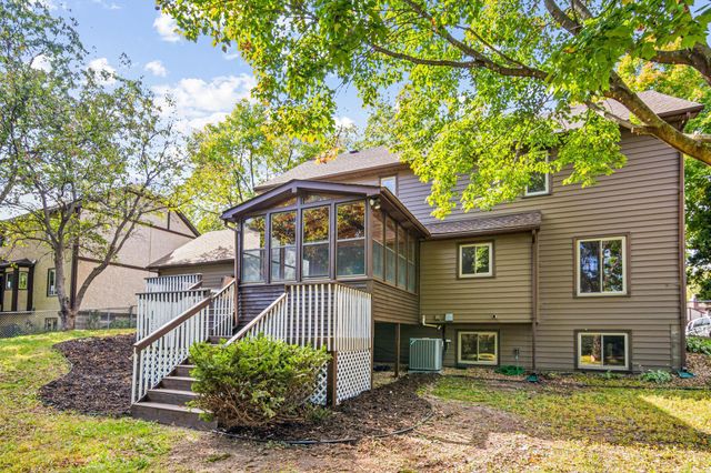3233 Churchill Court, Woodbury, MN 55125