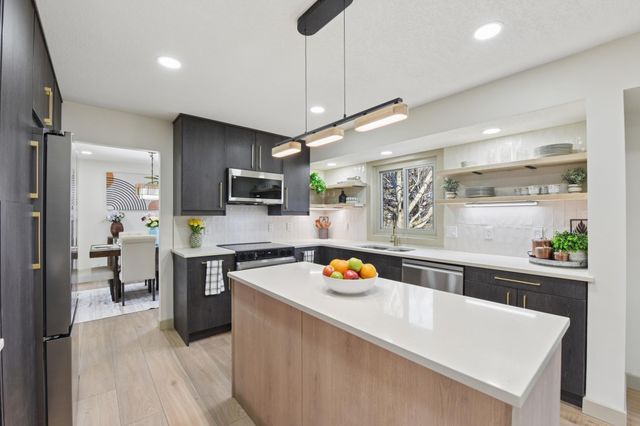 3233 Churchill Court, Woodbury, MN 55125